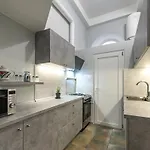 дім з двориком, центр, море *