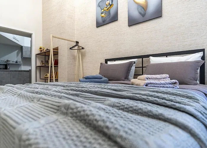 дім з двориком, центр, море *