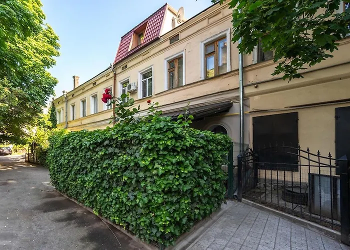 дім з двориком, центр, море Holiday home *